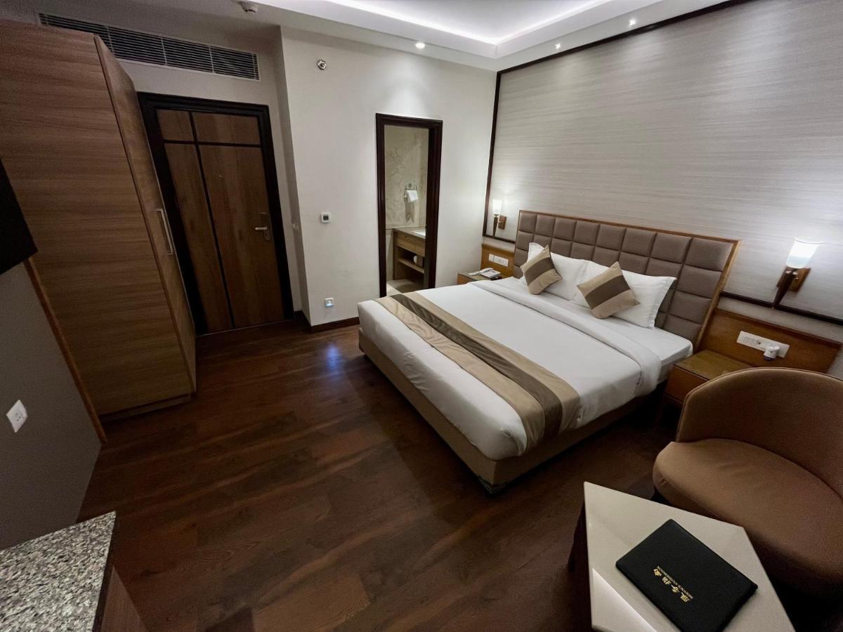 Anntilia Inn Ludhiana Exteriör bild