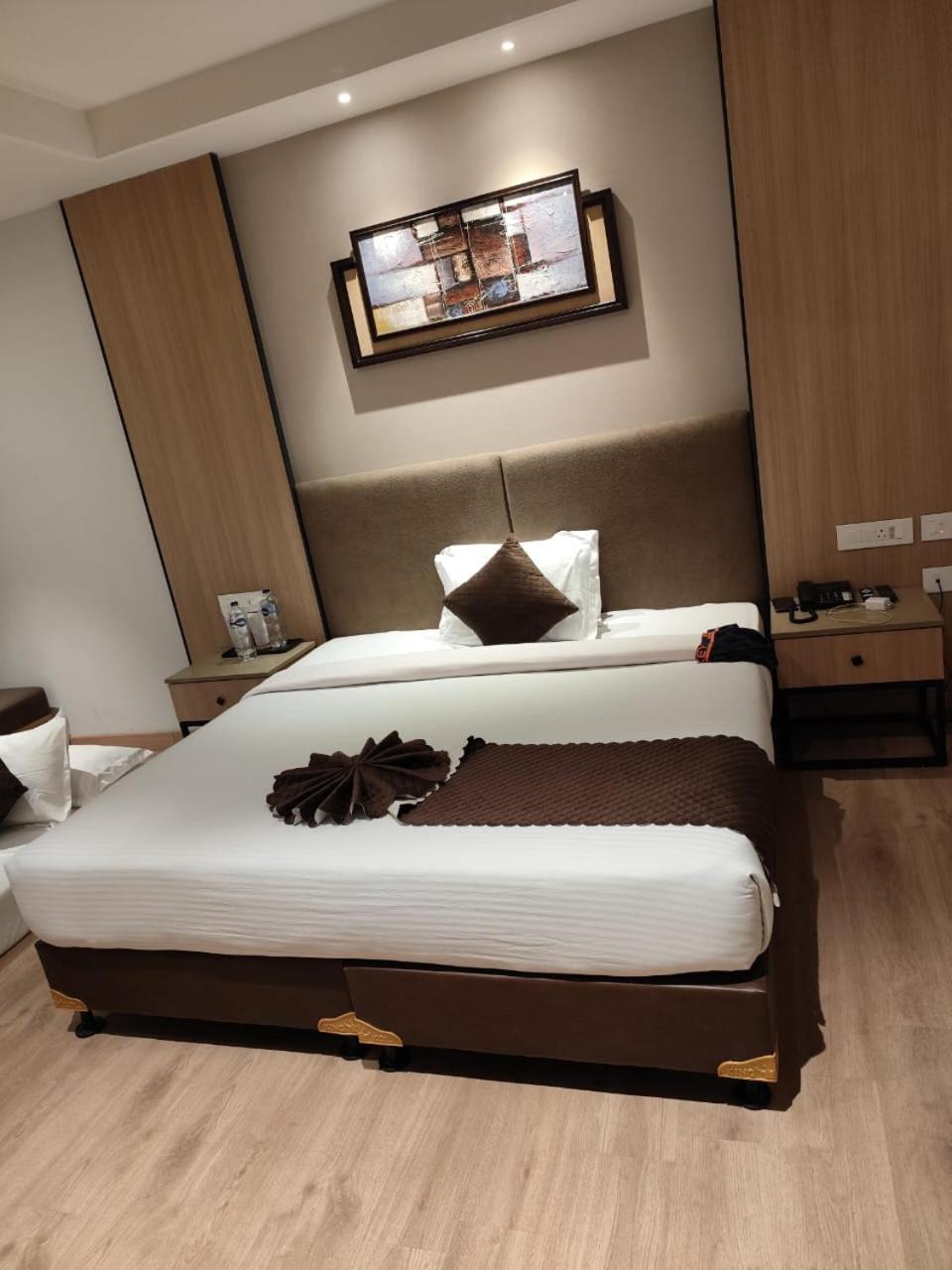 Anntilia Inn Ludhiana Exteriör bild