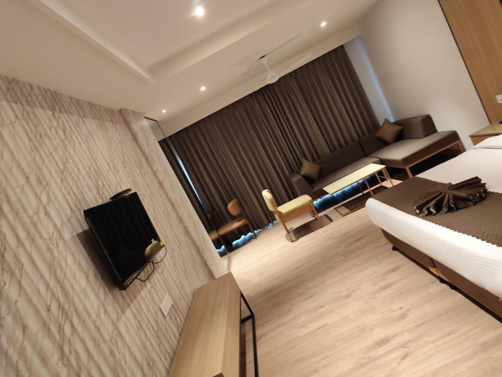 Anntilia Inn Ludhiana Exteriör bild