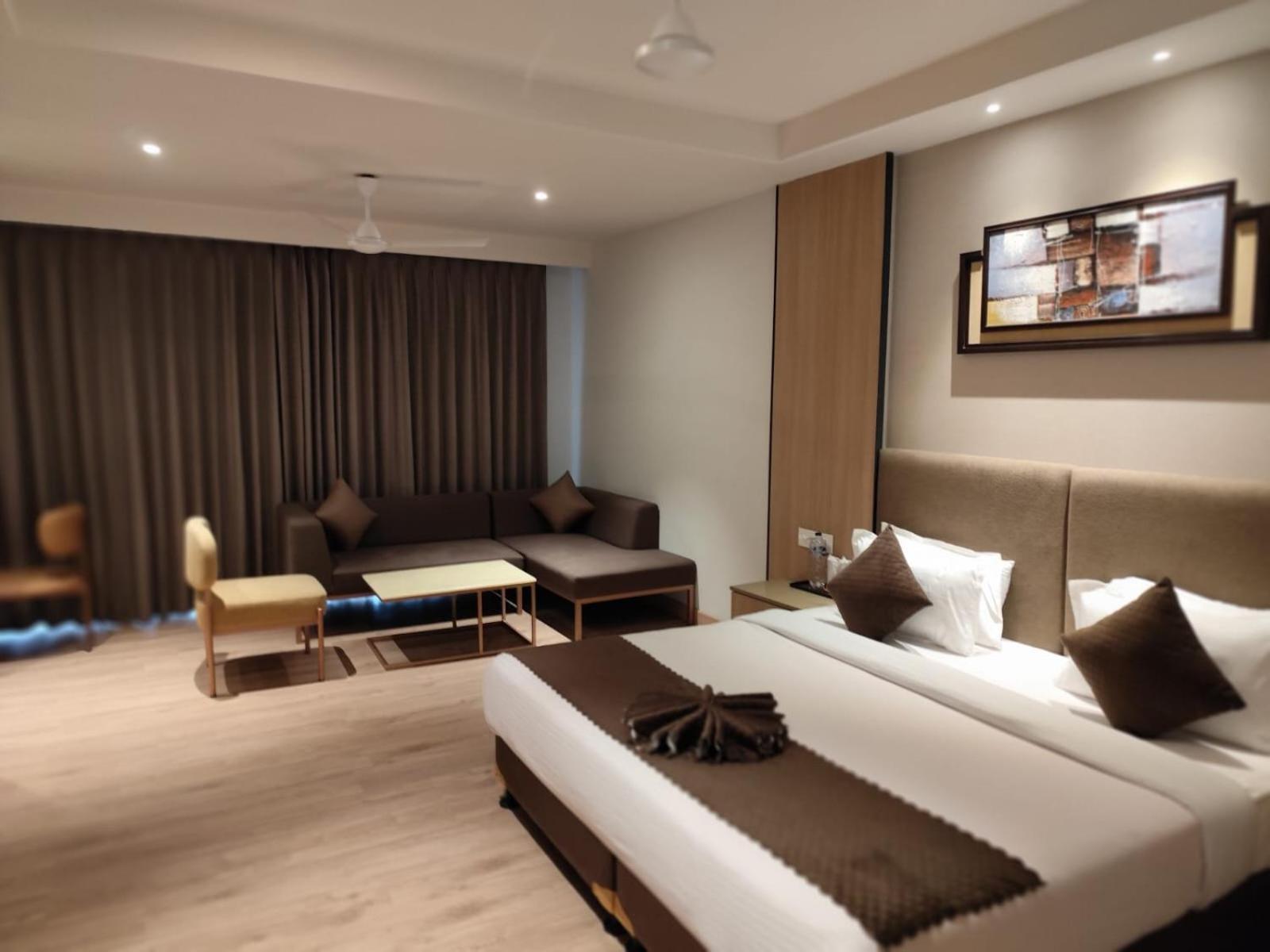 Anntilia Inn Ludhiana Exteriör bild